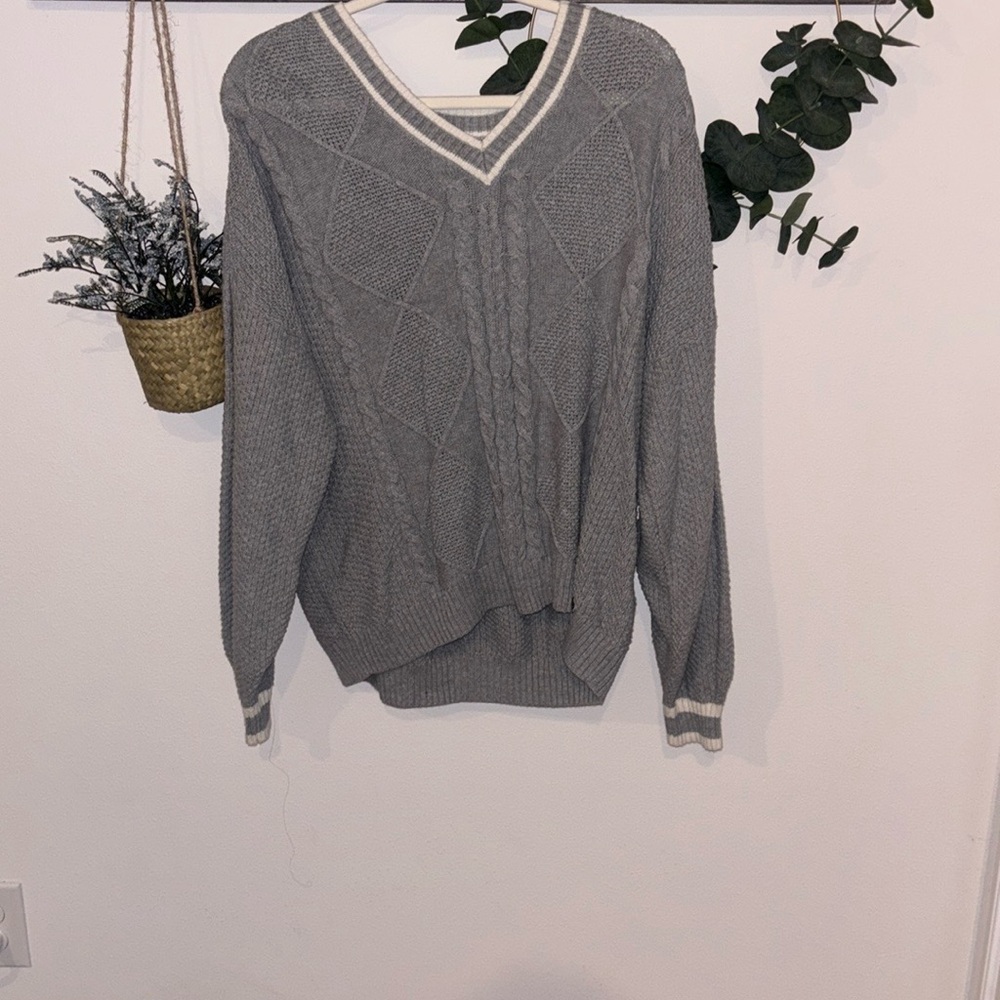Hollister Gray V-Neck Sweater Soft Knit Casual